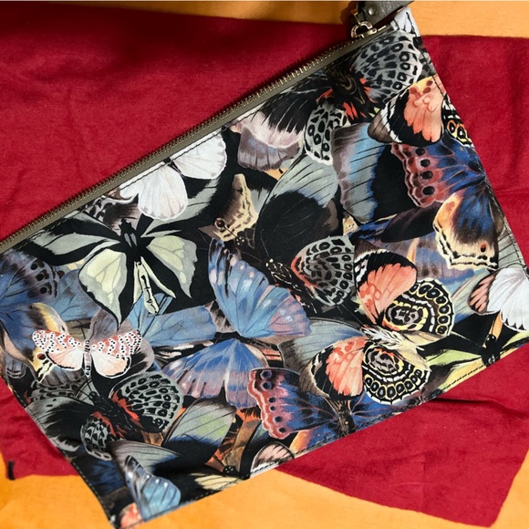 Authentic Valentino 3-D butterfly clutch - Picture 3 of 3